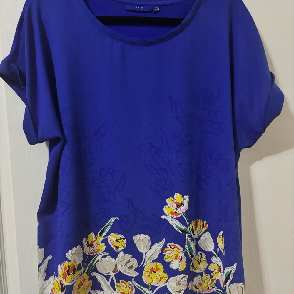 Apt. 9 Women's Royal Blue Floral Tee